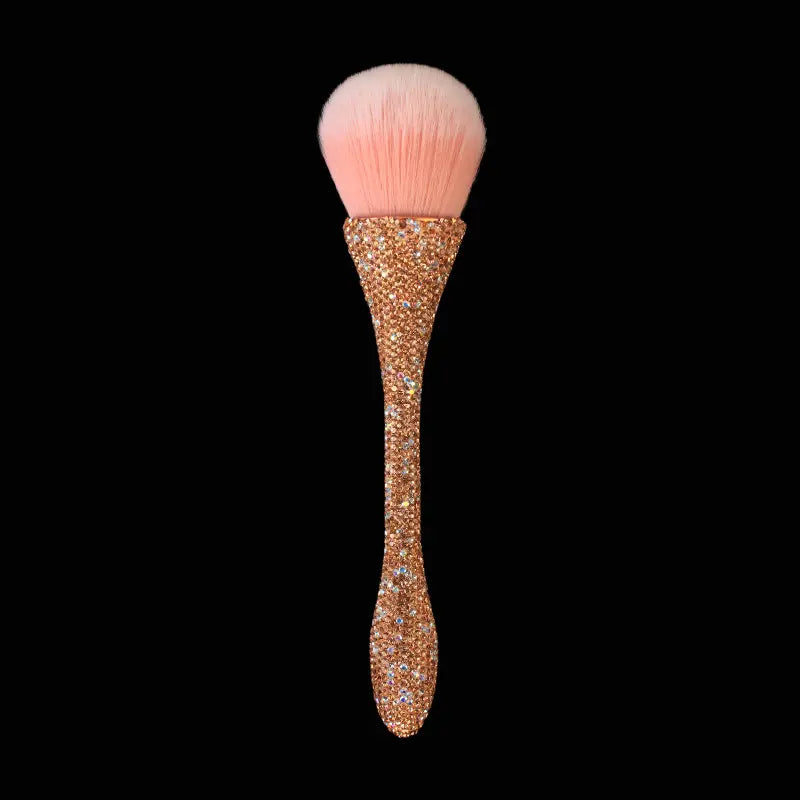 One single-piece diamond-handle brush with a slim waist designed for blusher, smudging, and loose powder application. Suitable as a beauty tool.