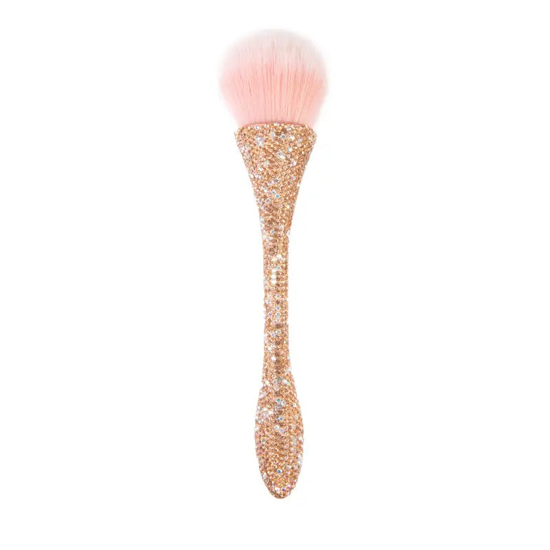 One single-piece diamond-handle brush with a slim waist designed for blusher, smudging, and loose powder application. Suitable as a beauty tool.