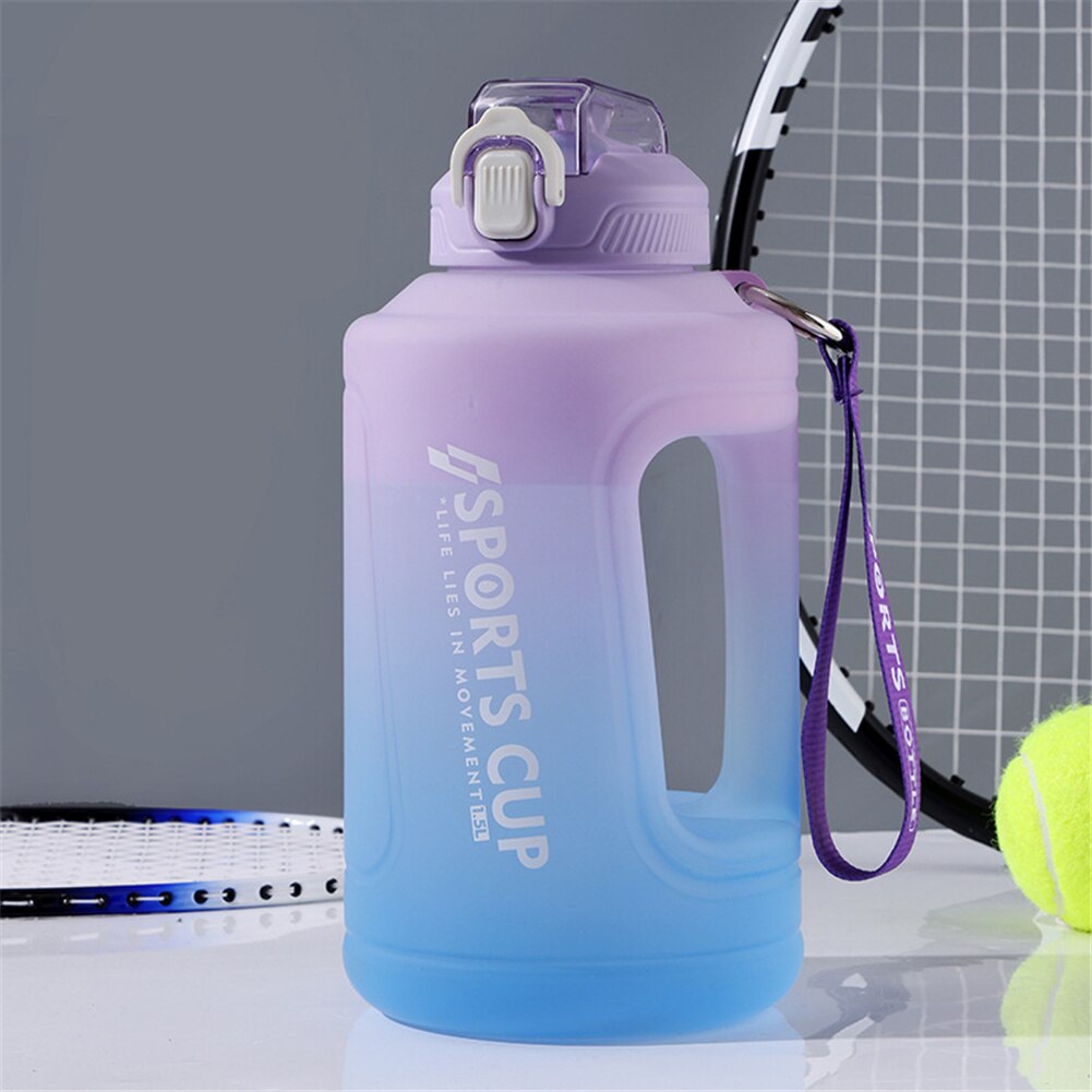 This 3 Liter Sports Water Flask provides athletes with an efficient and practical way to carry water during their activities