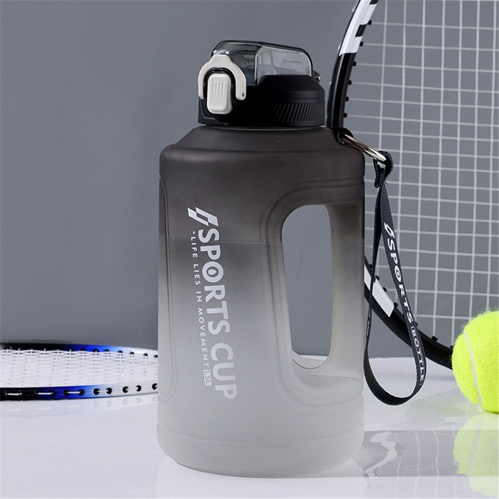 This 3 Liter Sports Water Flask provides athletes with an efficient and practical way to carry water during their activities