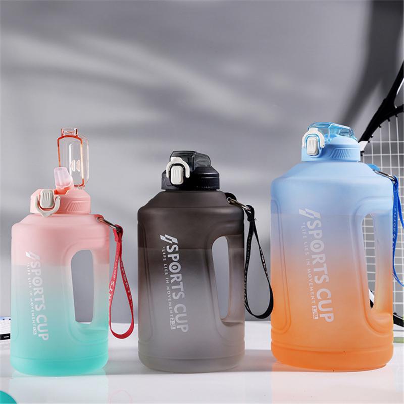 This 3 Liter Sports Water Flask provides athletes with an efficient and practical way to carry water during their activities