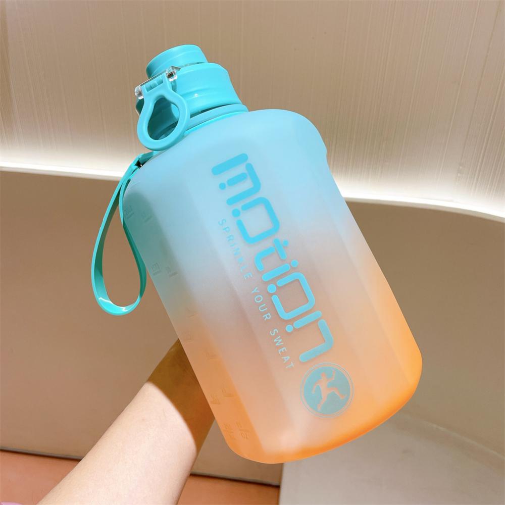 This 3 Liter Sports Water Flask provides athletes with an efficient and practical way to carry water during their activities